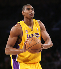 andrew-bynum-surgery-lakers_nc