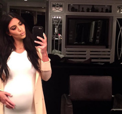 Kim K pregnant selfie